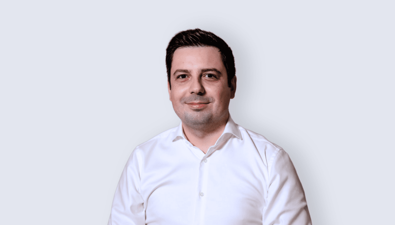 Alin Rusu, From Java Code to Financial Wisdom in the Smart Financials Community
